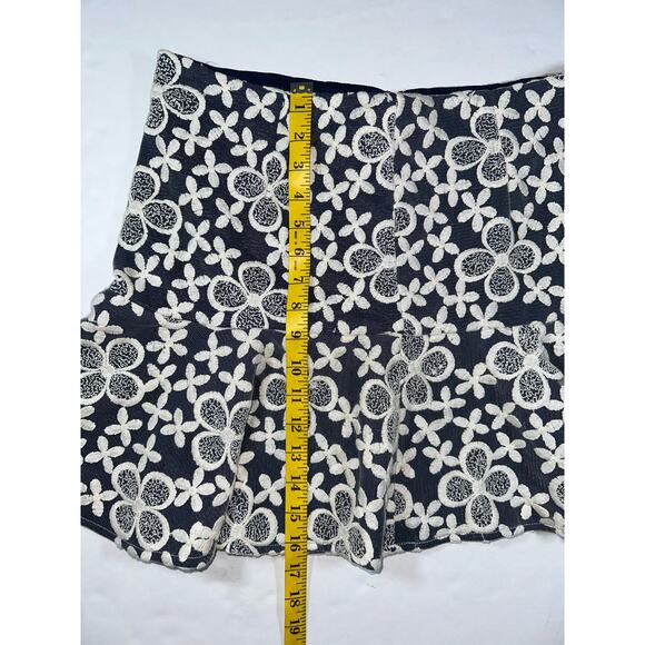 Francesca’s Collections Women’s Size Large Fit and Flare Skirt Crochet Knit Zip - Picture 2 of 6